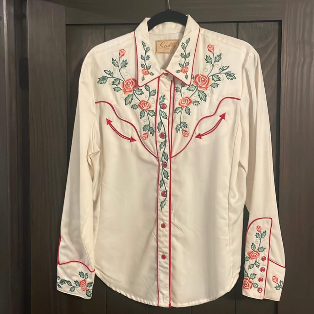 Women’s Scully western shirt.